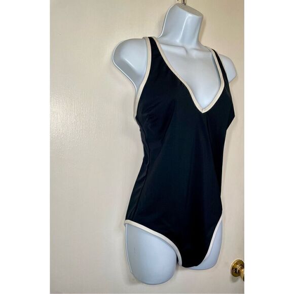 Athleta black swimsuit with white trim and cross cross back size M - Picture 4 of 10